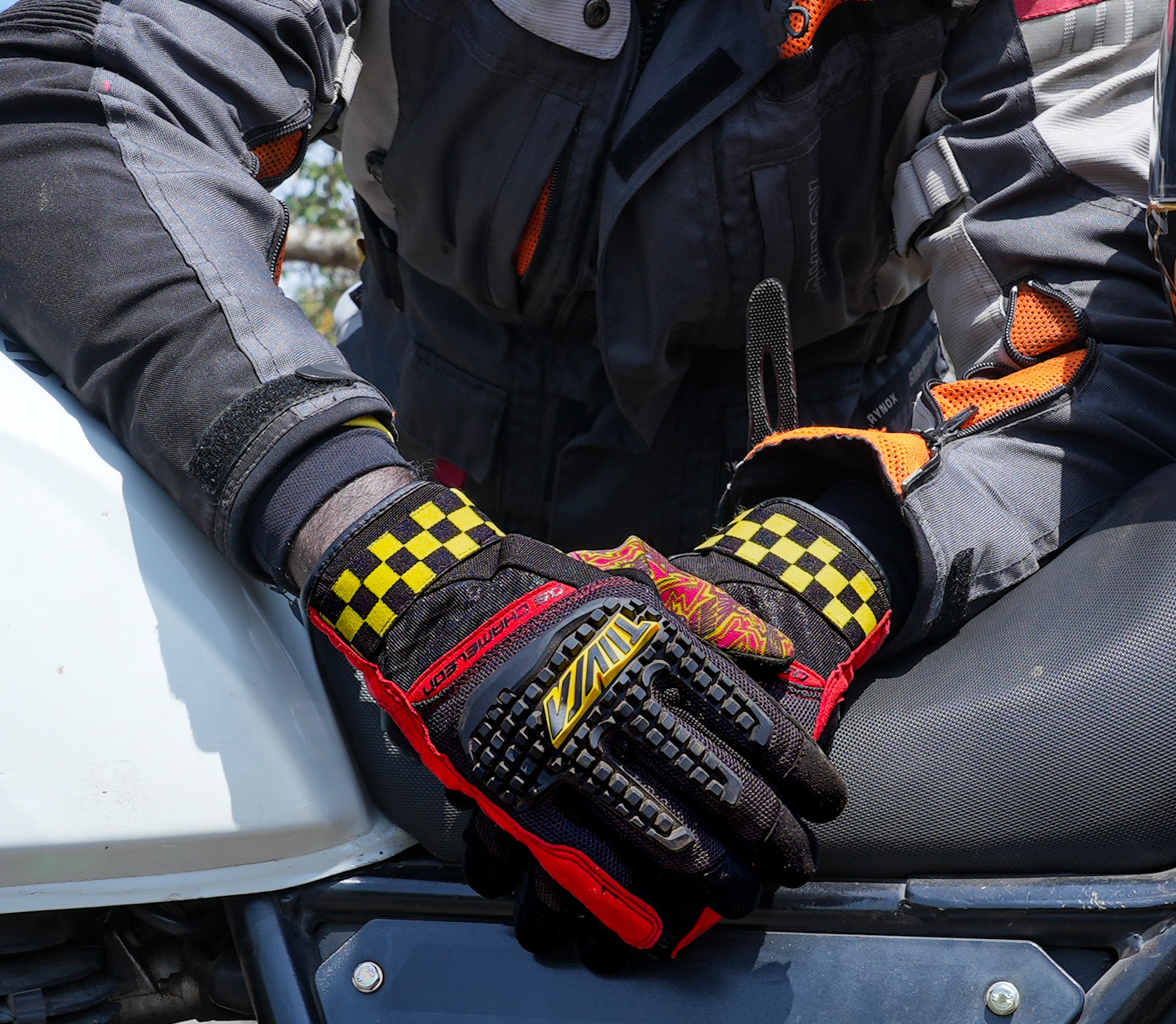 ADV Gloves - DS Chameleon | Quick-Dry