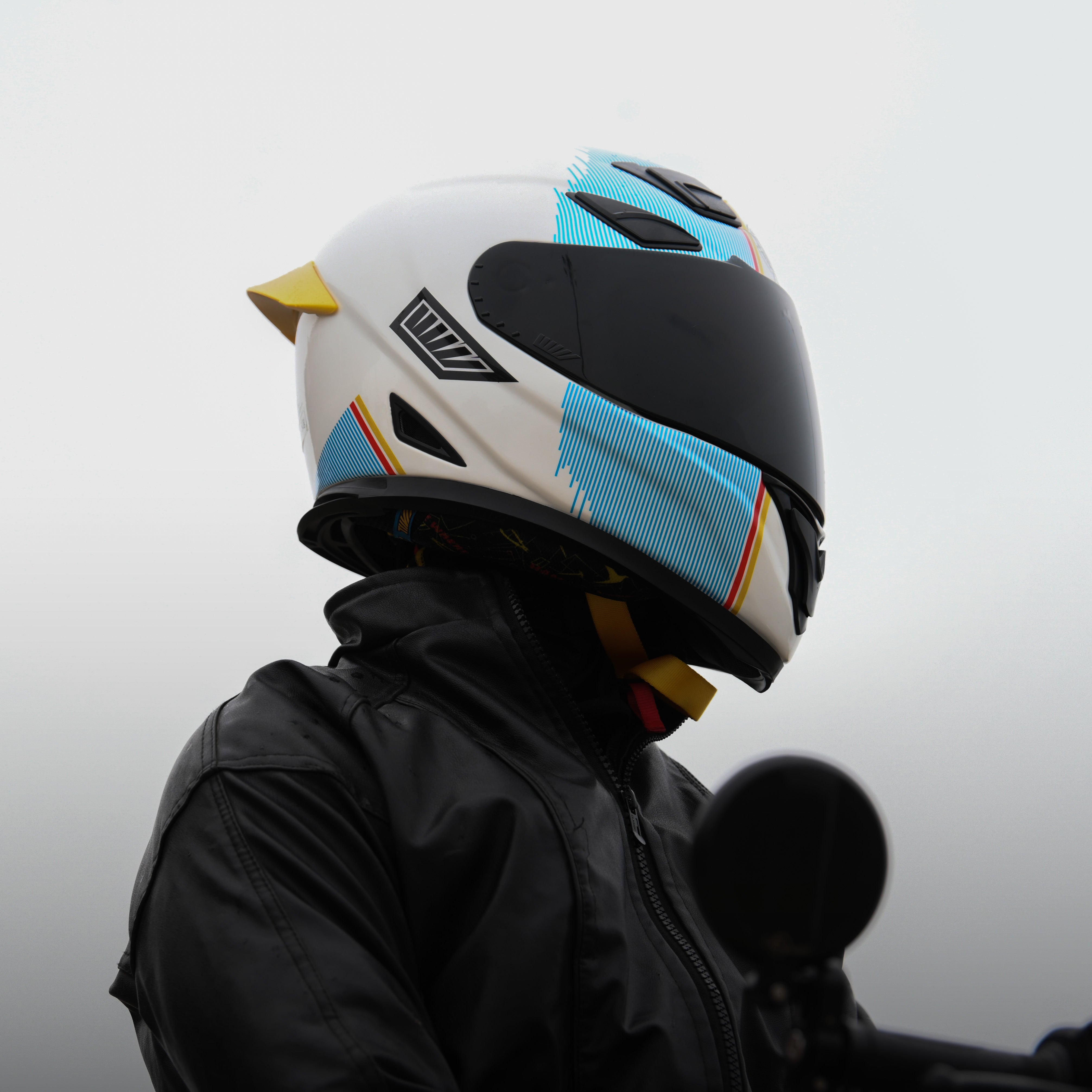 bike helmet price in mumbai DELETION Full Face Black | ISI Certified Motorcycle Helmet for Men Impact Resistant ABS Shell | Scratch Resistant Visor Aaron Sports Bike Helmet Aaron