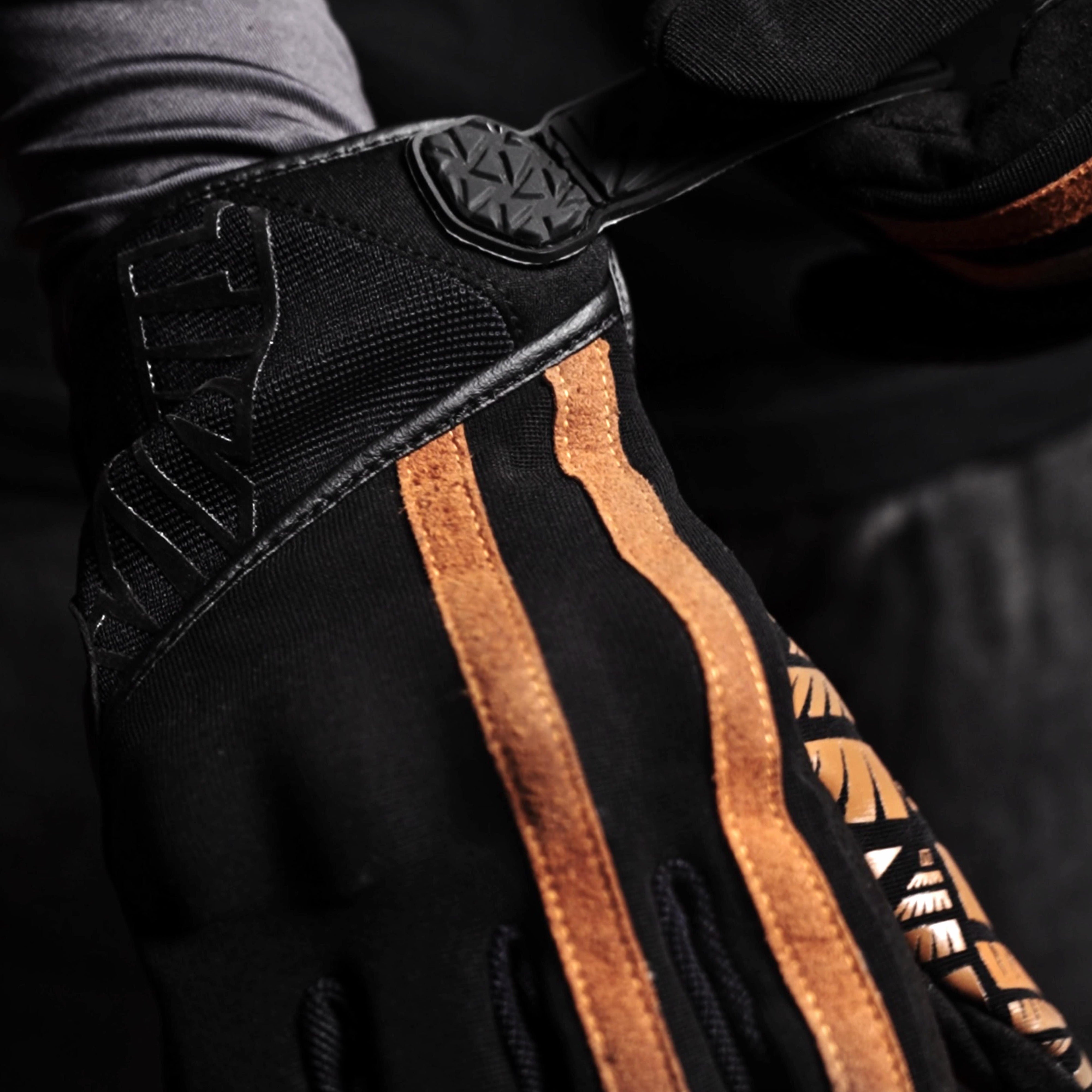 Neo Classic Street Gloves | Quick-Dry