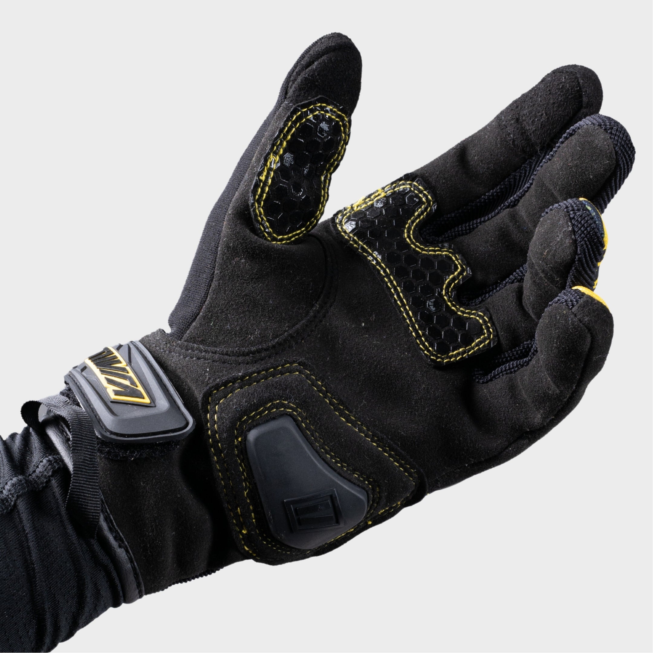 Street Gloves Twister + OG Shadow Arm Sleeves Combo