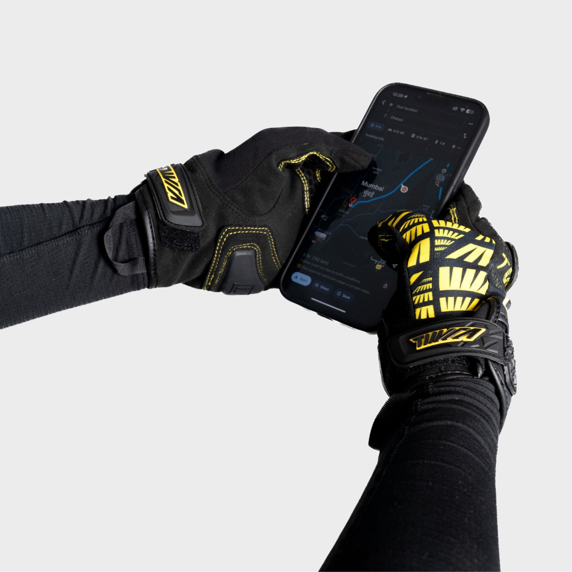 Street Gloves Twister + OG Shadow Arm Sleeves Combo